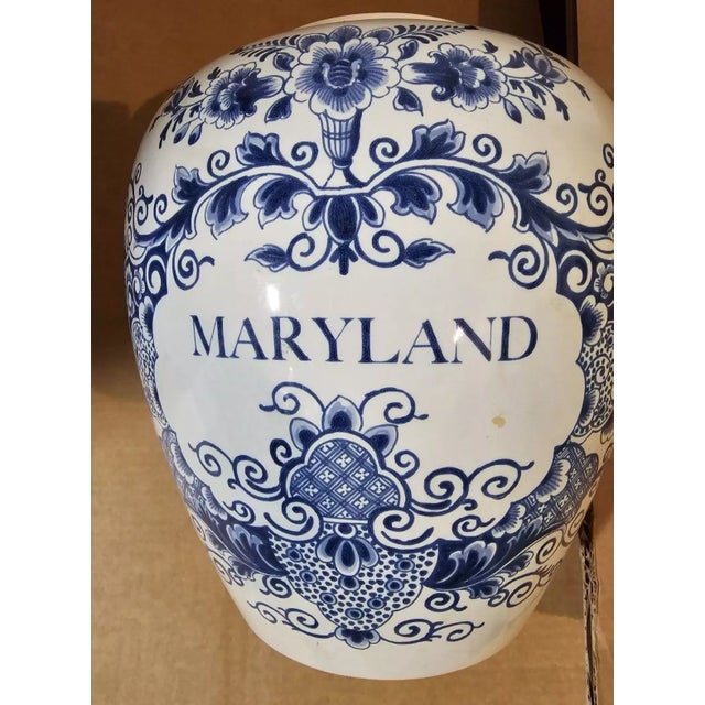 J.J. Pieter Oud Mid 20th Century Delft Large Maryland Tobacco Jar With Lid by Oud in Holland Williamsburg Style For Sale - Image 4 of 7