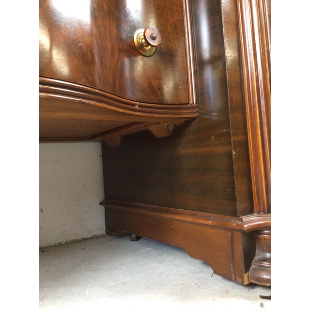 Art Deco Vanity With 8 Dovetailed Drawers and Round Mounted Mirror For Sale - Image 16 of 18
