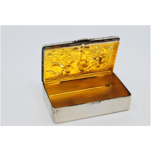 Snuff Box in Embossed Silver, in Good conditions. Designed 1920 to 1949