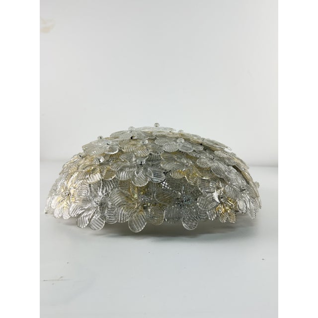 Mid-Century Modern Three-Light Murano Glass Ceiling Lamp in the style of Ercole Barovier, 1940s For Sale - Image 3 of 10