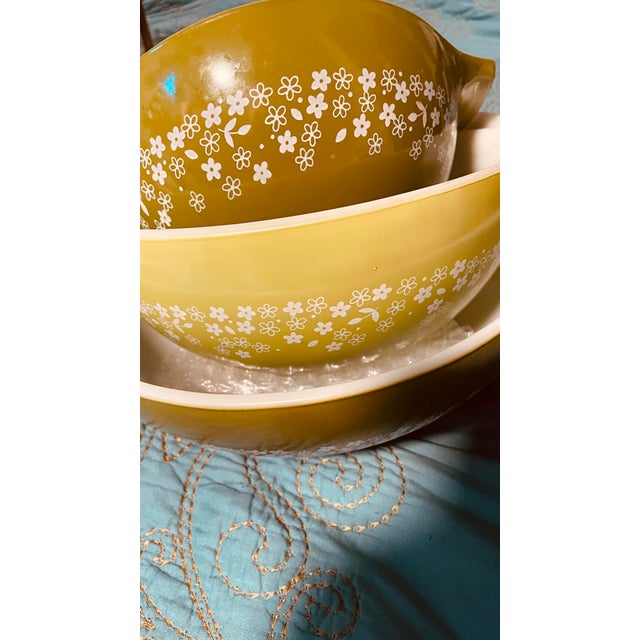 Glass 1960s Genuine Pyrex Mixing Bowls/ Stamped - Set of 3 For Sale - Image 7 of 9