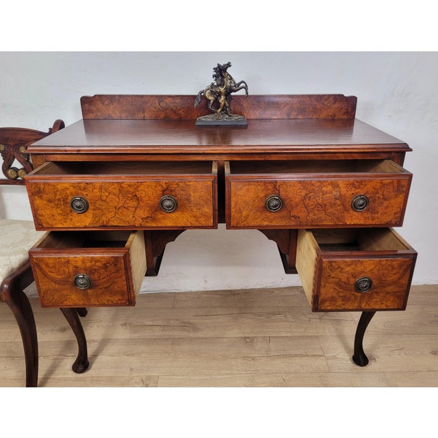 This is a gorgeous Victorian Walnut Ladies writing desk sideboard with many timeless period qualities. Displaying a...