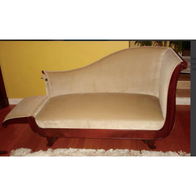 Beautiful settee with one side that releases to make it into a chaise lounge or day bed.