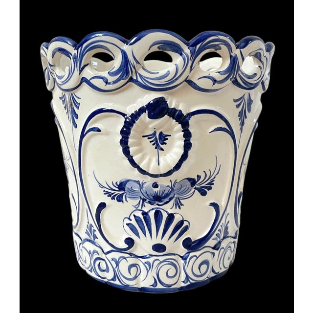 This VTG Portugal Hand Painted Blue White Ceramic Planter Cachepot features a beautiful scalloped design in a round shape....