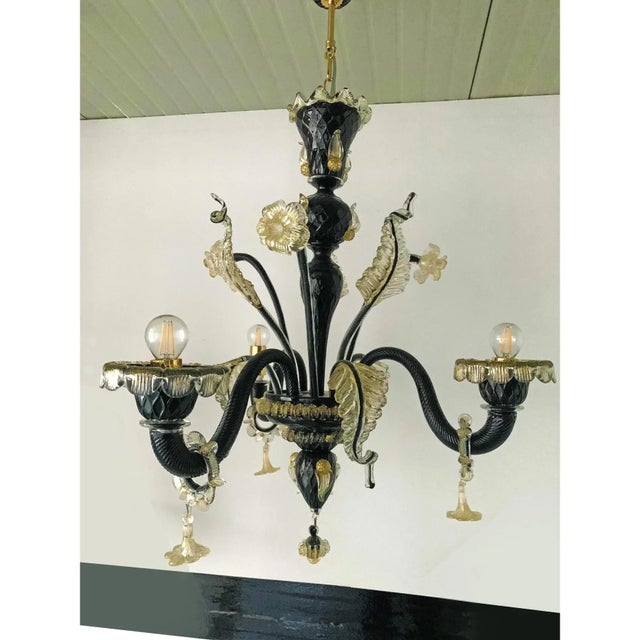 Contemporary Black and Gold Murano-Style Venetian Glass Chandelier by Simoeng For Sale - Image 3 of 8