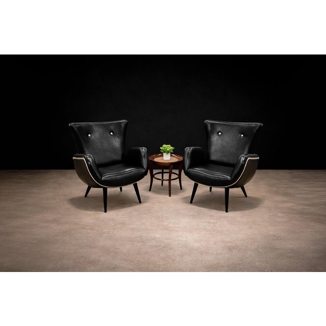 Produced in Brazil during the 1950s, this pair of armchairs reflects the sculptural sensibility and structural lightness...