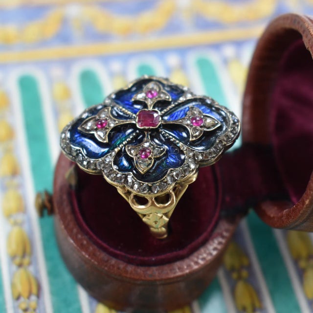 Metal 19th century coat of arms ring in gold, enamel, diamonds and rubies, Size 7 For Sale - Image 7 of 7