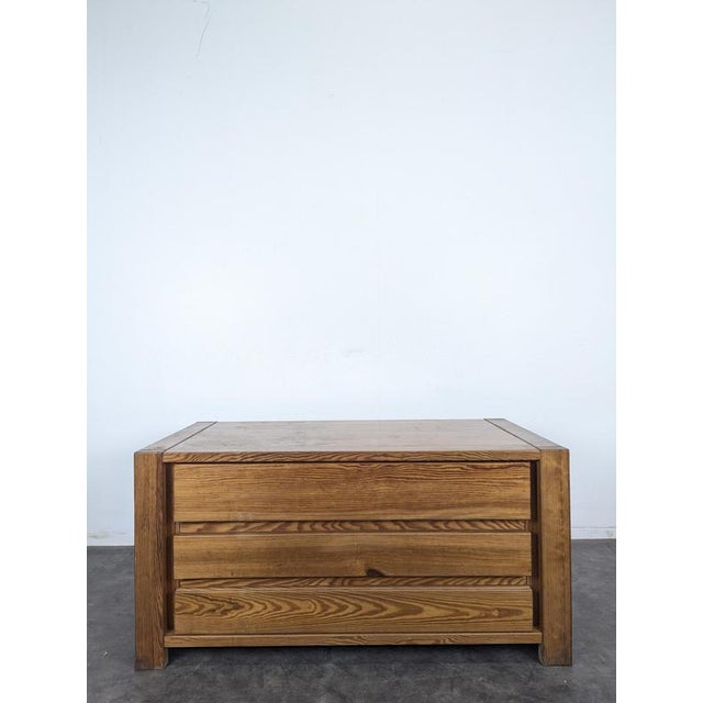 Three-drawer chest in solid wood with exposed joinery, in the style of Maison Regain, 1970s-1980s. 117 cm wide, 58 cm...