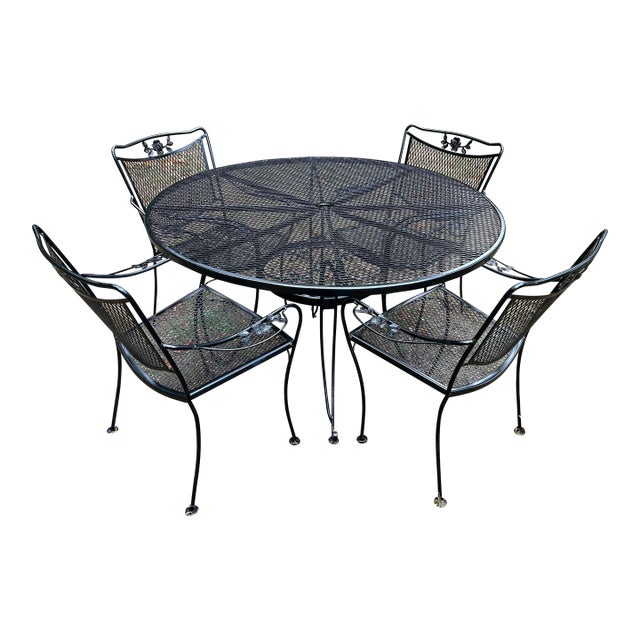 Beautiful Vintage Wrought Iron Woodard Patio Set Table and 4 Chairs, Attributed For Sale