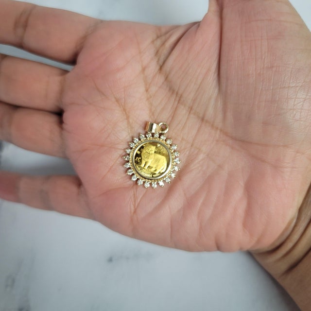 Contemporary Queen Elizabeth Isle of Man Gold Coin Necklace with Diamond Halo 16" For Sale - Image 3 of 7