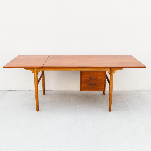 Mid-Century Modern 1960s Large Danish Teak & Oak Expandable Executive Desk After Arne Vodder For Sale - Image 3 of 18