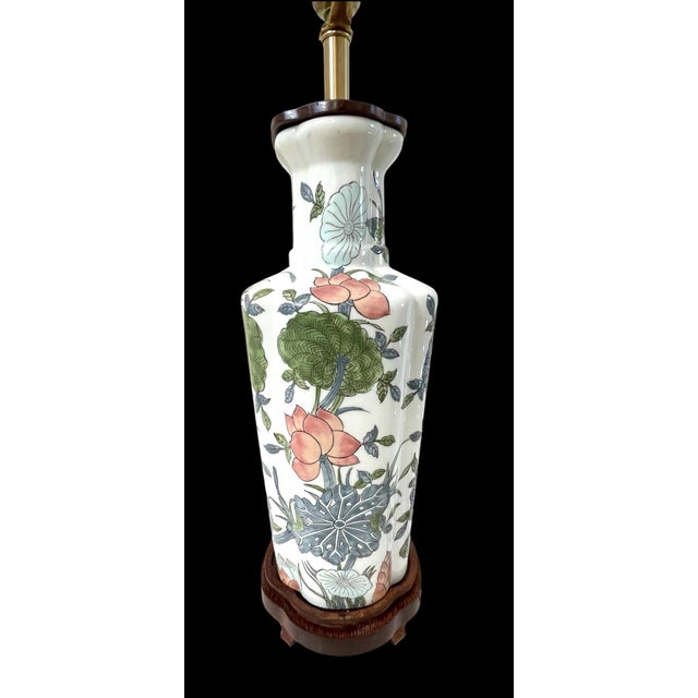1970s Vintage Green Pink Lotus Blossom Chinoiserie Lilly Pad Lamp Asian Finial For Sale - Image 5 of 9