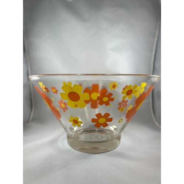 1960s Mid-Century Modern Atomic Retro Mod Boho Chic Orange & Yellow Daisy Glass Serving Bowl For Sale - Image 11 of 11