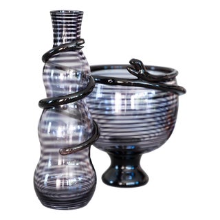 Vintage Cleopatra Purple Glass Carafe Vase and Footed Bowl by Ulrica Hydman-Vallien for Kosta Boda, 1989, Set of 2 For Sale