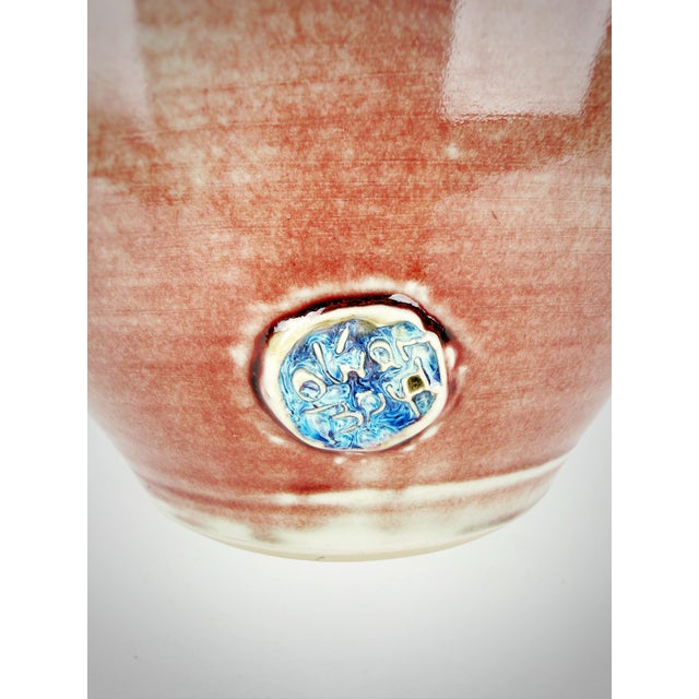 Cream 1997 Signed Oliver Boyd Monumental Studio Art Pottery Vase – 17.5” Hand Thrown Ceramic Vessel With Abstract Crystalline Glaze For Sale - Image 8 of 11