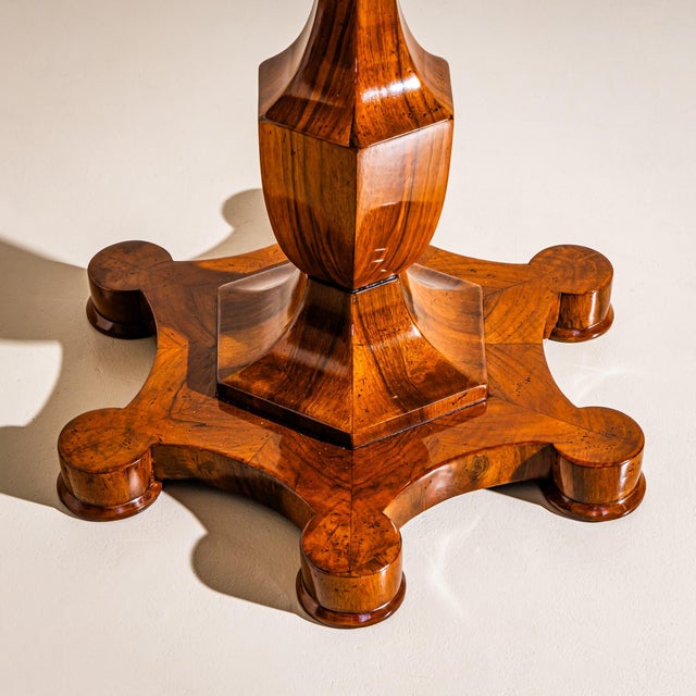 Mid 19th Century Biedermeier Walnut Tilt-Top Center Table, Circa 1830/40 For Sale - Image 5 of 8