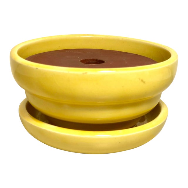 McCoy Pottery 1940s - 1960s Medium “Yellow" Mid-Century Flowerpot and Saucer For Sale