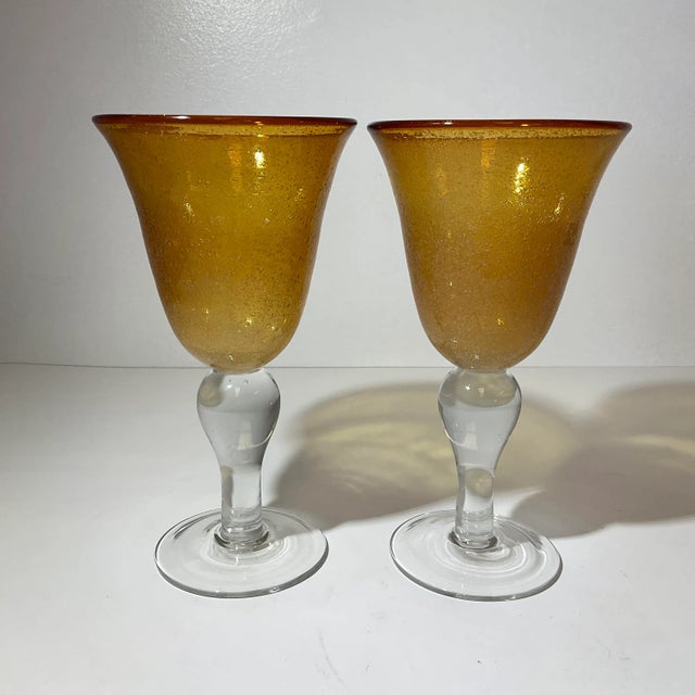 Hollywood Regency 1980s Vintage Arts & Crafts Handblown Amber Controlled Bubble Glass Wine Goblets - Set of 4 For Sale - Image 3 of 7