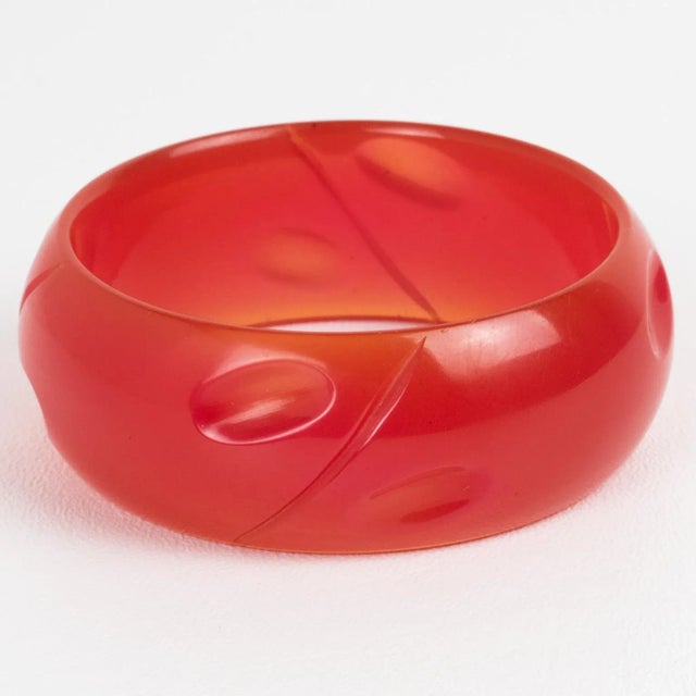 Art Deco Bakelite Carved Bracelet Bangle Translucent Hot Pink Watermelon For Sale - Image 3 of 4