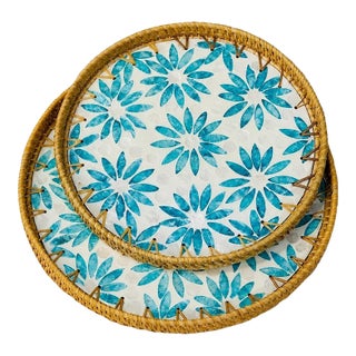 Set of Two Rattan and Mother-of-Pearl Inlaid Round Trays With Blue Floral Pattern For Sale