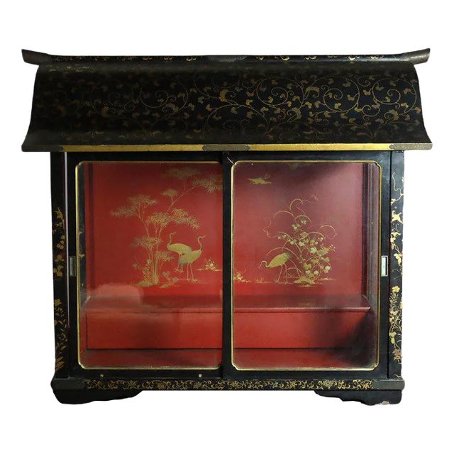 19th Century Vitrine in Japanese Lacquer For Sale