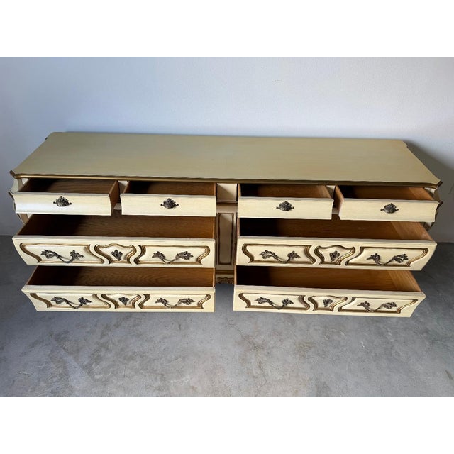 French Provincial Vintage Karges French Provincial Louis XV-Style Eight-Drawer Dresser With Cabriole Legs & Ornate Brass Hardware For Sale - Image 3 of 17