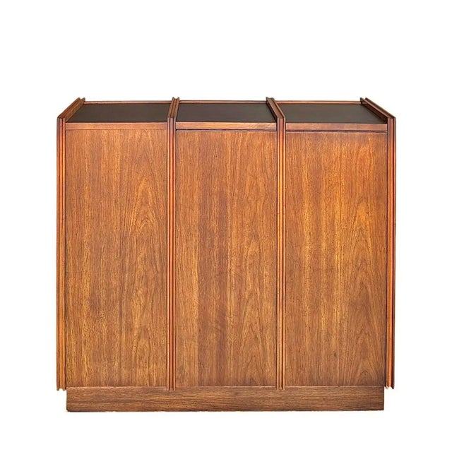 Late 1960s Modern Walnut Server and Dry Bar For Sale In Atlanta - Image 6 of 10