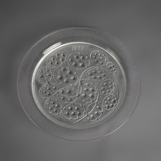 Transparent Early 20th Century Twelve-Piece French Lalique Commemorative Crystal Plate Set For Sale - Image 8 of 10