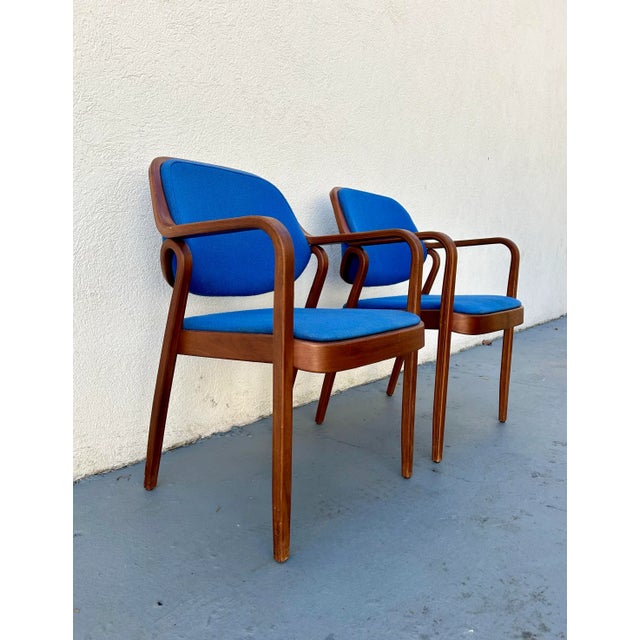 Mid-Century Modern 1970s Pair of Bentwood Lounge Chairs by Knoll For Sale - Image 3 of 10