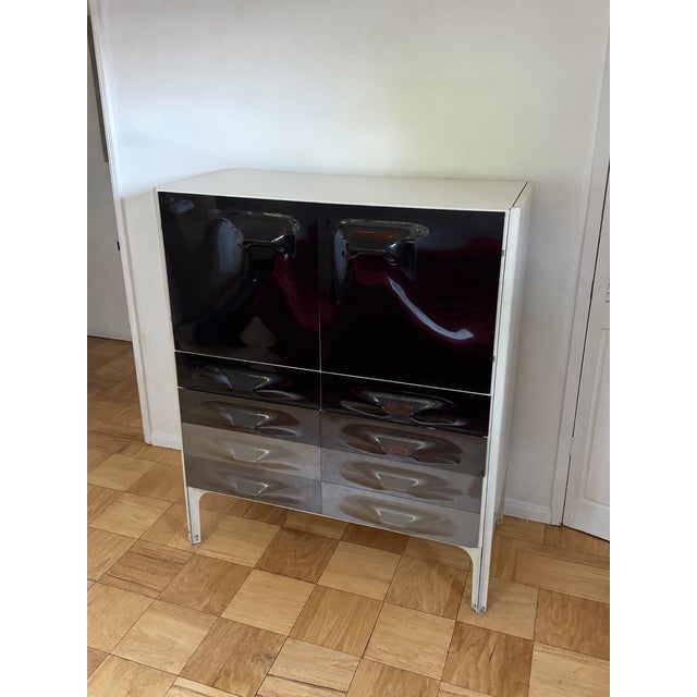 Raymond Loewy Df2000 dresser/storage cabinet for Doubinsky Frères, 1960s.