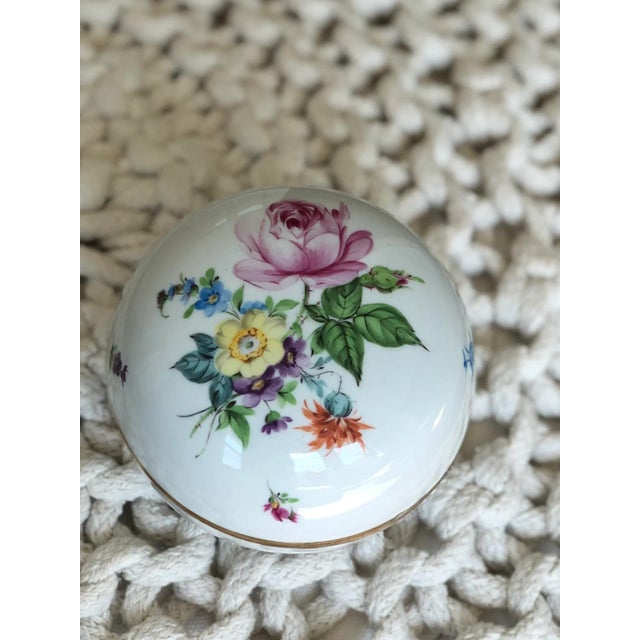 French 1960s Herend Porcelain Hand Painted Floral Lidded Trinket Box For Sale - Image 3 of 10