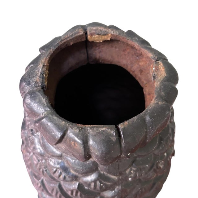 Early 20th Century Pair of 34" Large Black Cast Iron Pineapple Architectural Finials Outdoor Statues For Sale - Image 9 of 10