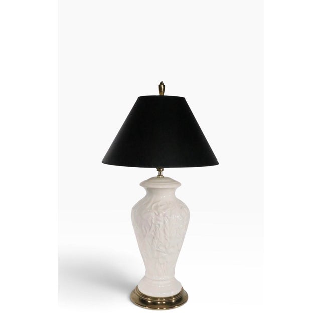 Late 20th Century Decorative White Ceramic Raised Foliate Design Table Lamp For Sale - Image 16 of 18
