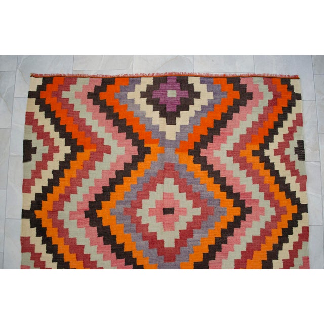 Hand Woven Vintage Turkish Kilim Rug Flat Weave Area Rug Living Room Decor- 5′10″ × 9′3″ For Sale - Image 9 of 12