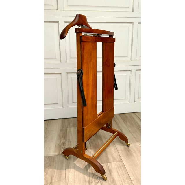 Here is a vintage circa 1950s–1960s gentleman’s valet by Italian maker Fratelli Reguitti. Made in Italy and marked with...