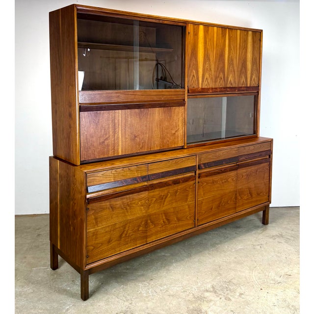 Mid Century Modern Walnut & Rosewood Credenza / Hutch by American of Martinsville For Sale - Image 9 of 12