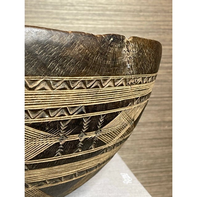 Large African Carved Fulani Wooden Bowl For Sale - Image 4 of 6