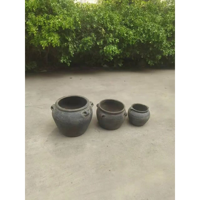 French Country 1930s Small Black Pottery Jar with Two Handles For Sale - Image 3 of 5