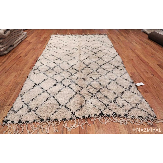 Nazmiyal Collection Vintage Moroccan Berber Shaggy Beni Ourain Carpet Rug For Sale In New York - Image 6 of 7