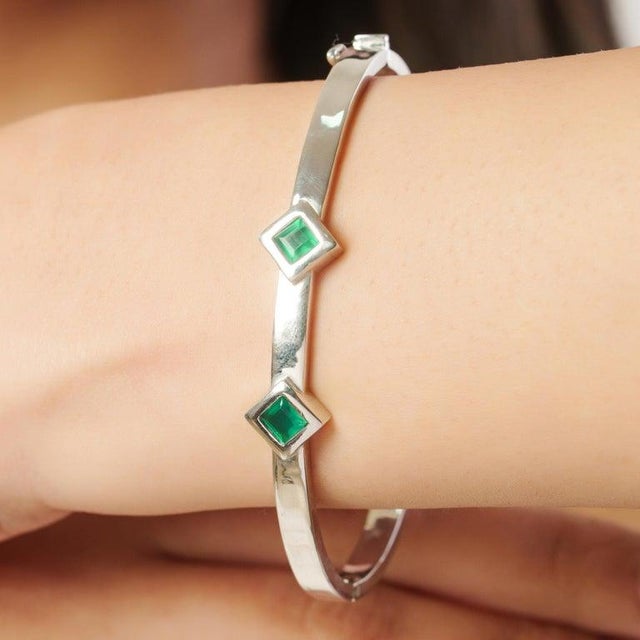 Elevate your jewelry collection with this elegant Green Onyx bangle bracelet crafted in polished sterling silver....