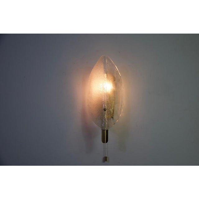 Brass and Ice Glass Wall Lamp attributed to Kalmar Franken, Austria, 1960s For Sale - Image 10 of 12