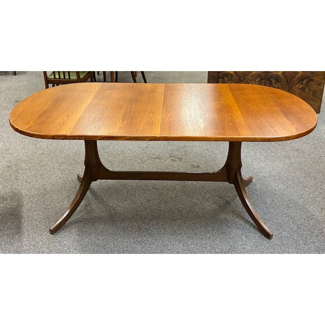 Extending Teak Oval Dining Table on Double Pedestal Base. Uk c.1960 For Sale - Image 10 of 12