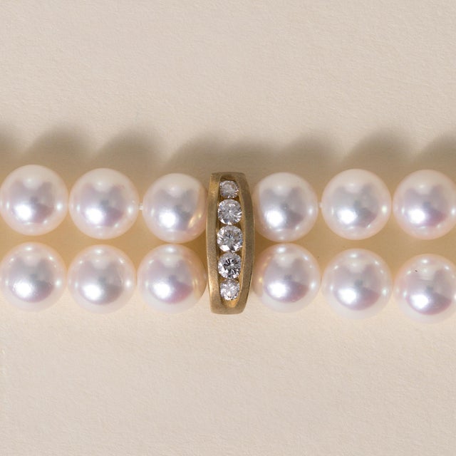 Elegant Double Strand Pearl & Diamond Bracelet in 18K Gold An exquisite fusion of luminous pearls, brilliant diamonds, and...