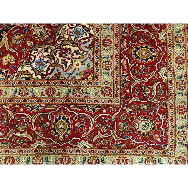 This Kashan rug is made of cotton from cork wool. Very fine and dense link with approx. 300,000 knots / m².