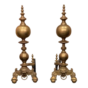 Late 19th Century English Regency Lion Head Cannon Ball Claw Andiron or Chenets in Brass - Set of 2
