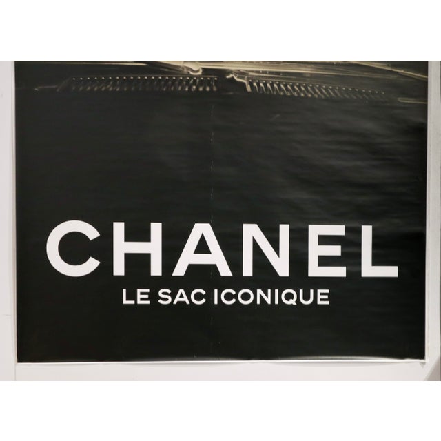Photorealism 2024 French Bus Shelter Poster, Chanel, Le Sac Iconic - Brad Pitt and Penélope Cruz For Sale - Image 3 of 3