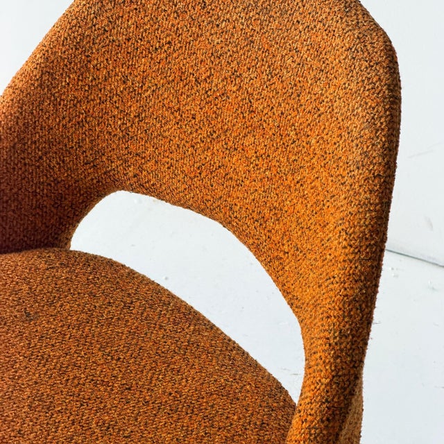 1960s Armless Executive Chairs With Wood Base by Eero Saarinen for Knoll Associates For Sale In Chicago - Image 6 of 8