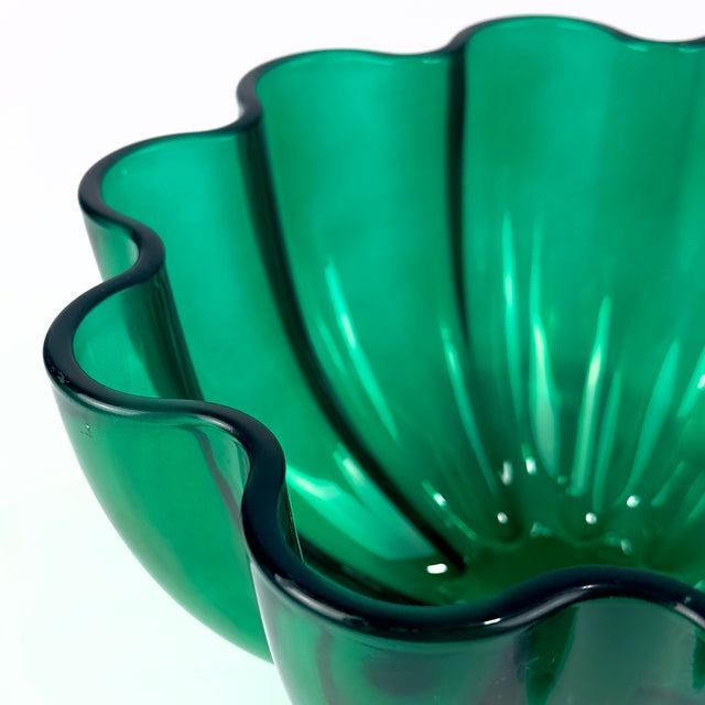 Vintage Oversized Villeroy & Boch 'Neptun' Emerald Green Fluted Crystal Bowl, Made in Germany For Sale In Miami - Image 6 of 10