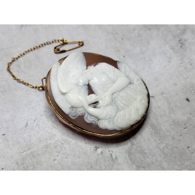 Antique Victorian Gold Cameo Brooch of Hebe Feeding the Eagle For Sale - Image 4 of 11