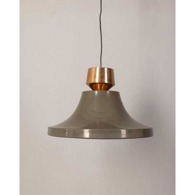 Gray enamelled metal chandelier with glass lampshade, the height is adjustable, Italian design, 1970s. Up to 250V...